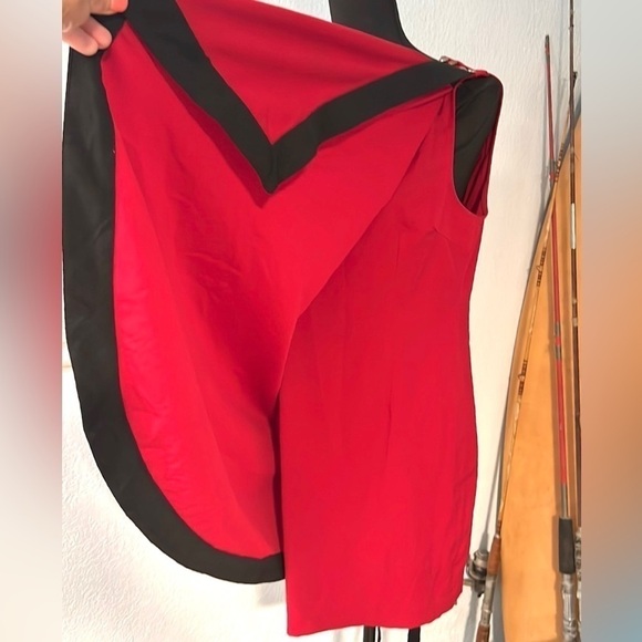 ❤️ Esley, BodyCon Dress with Cape-Draped Over-Lay, Lovely Red, EUC, Size Large - Picture 7 of 11